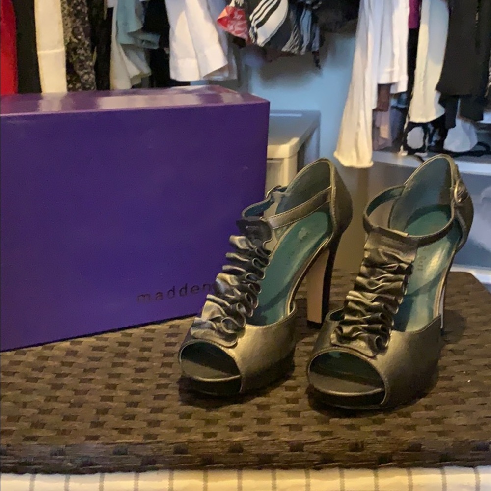 Steve Madden pewter ankle strap heels